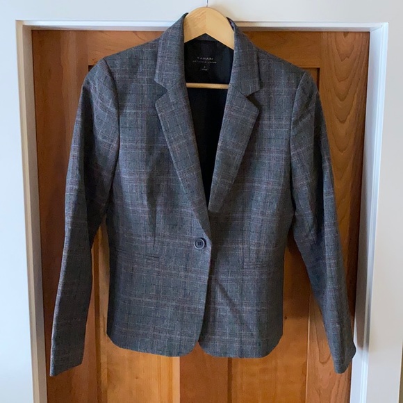 New Condition Tahari Blazer - Picture 4 of 5